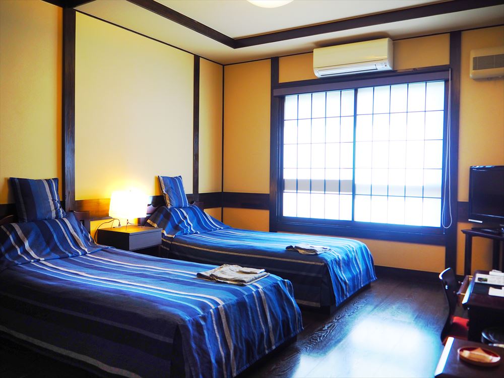 TAMACHI BUKEYASHIKI HOTEL.　Western-style room type B, (10 rooms), app. 14.5 sq.m twin room.